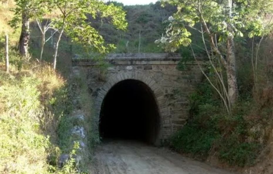 Explorando o Túnel Velho de Ipiabas