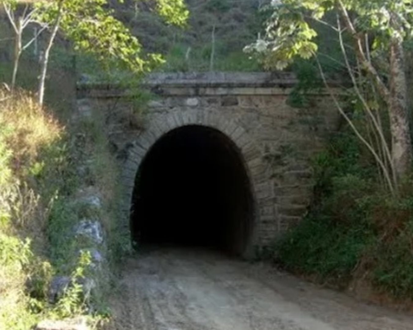 Túnel Velho de Ipiabas