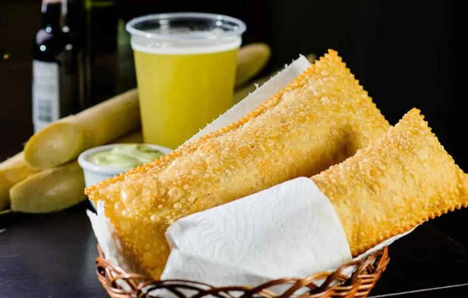 Atrações Culinárias Pastel com Caldo de Cana​ - Feira Rural de Barra do Piraí