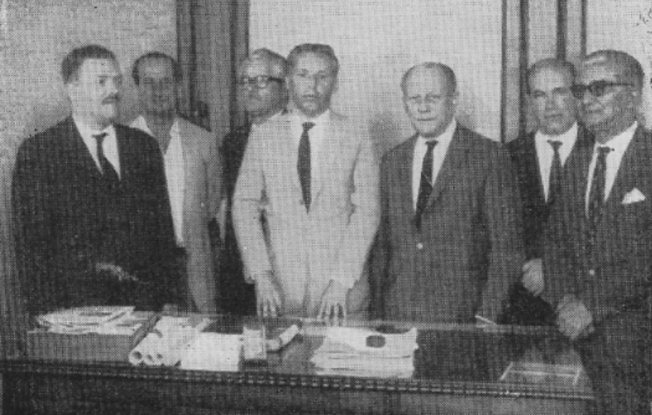 Posse dos novos Diretores de Divisões. Da direita para a esquerda- Bernardino Itacolomy, Otávio Scapin, Engenharia - Prefeito Camerano, Amaral Barcellos, Divisão Administração Geral no dia 27- 08 1965.