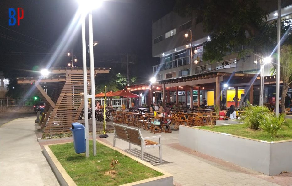 Praça da cobra fumando em barra do piraí a noite