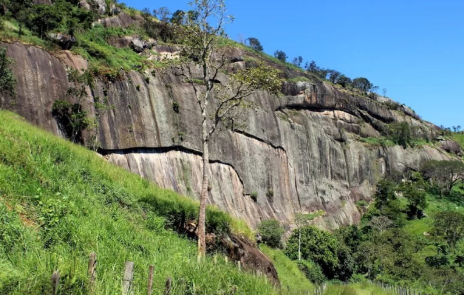 A pedra do gavião Desafios para os aventureiros​